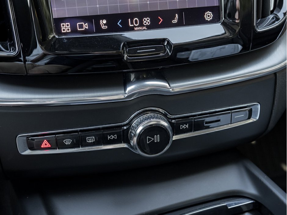 2022 Volvo XC60 Momentum-18