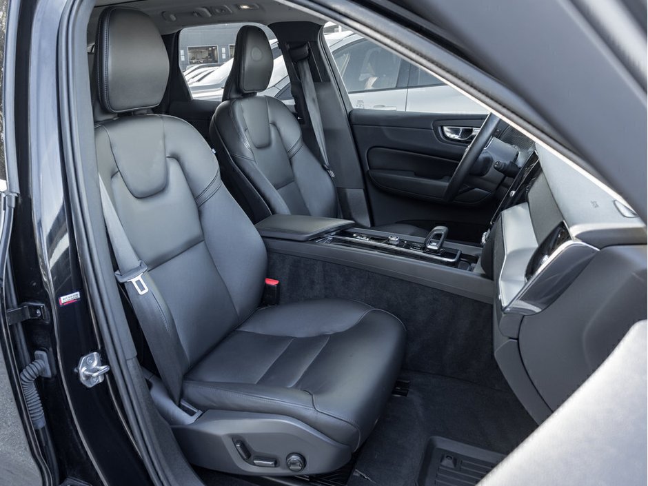 2022 Volvo XC60 Momentum-22