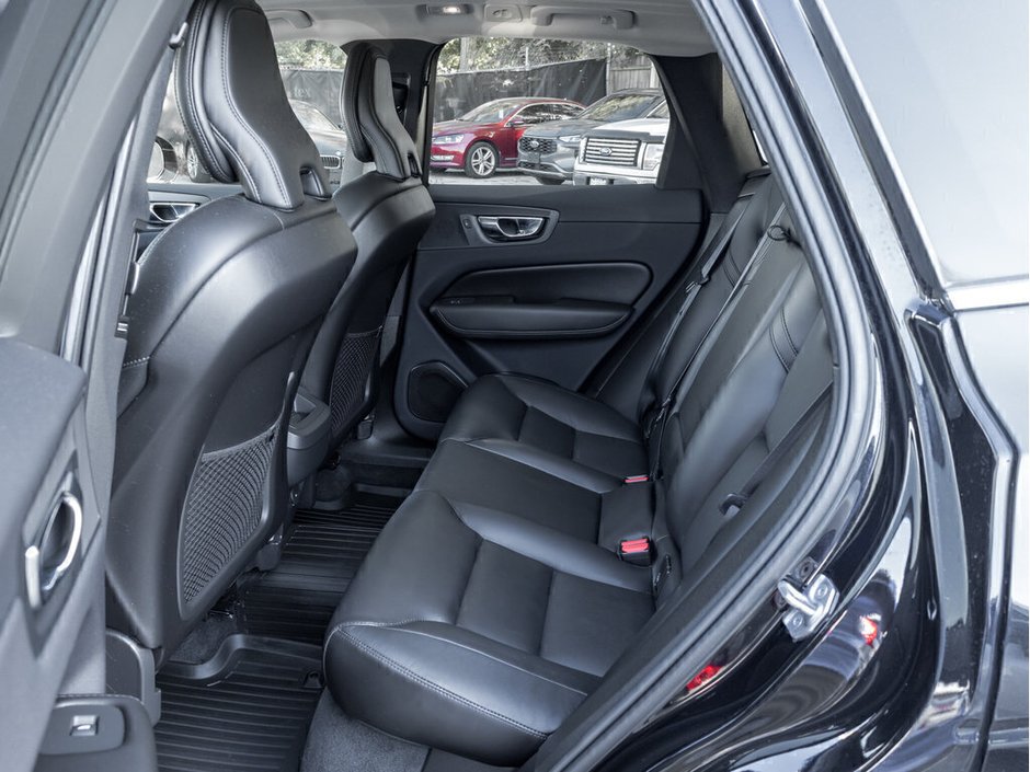 2022 Volvo XC60 Momentum-23
