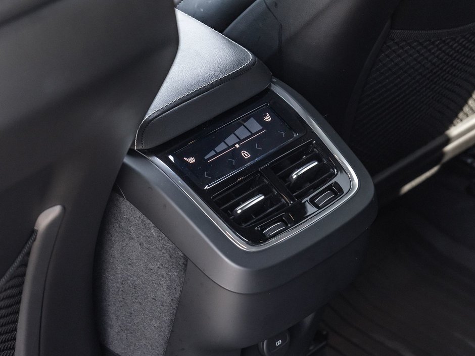 2022 Volvo XC60 R-Design-26