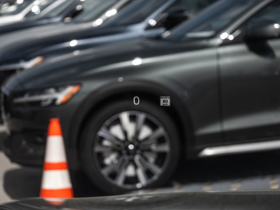 2022 Volvo XC60 Inscription-25
