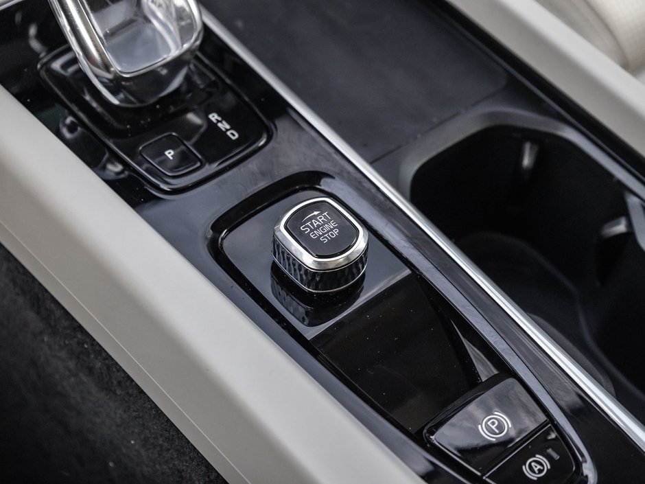 2022 Volvo XC60 Inscription-18