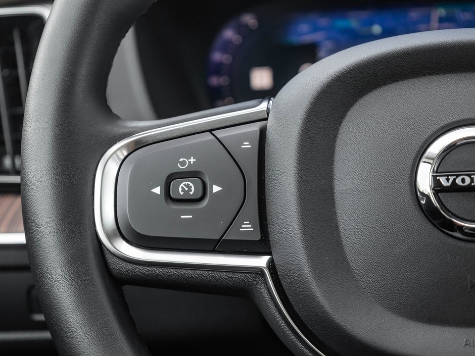 2022 Volvo XC60 Momentum-10