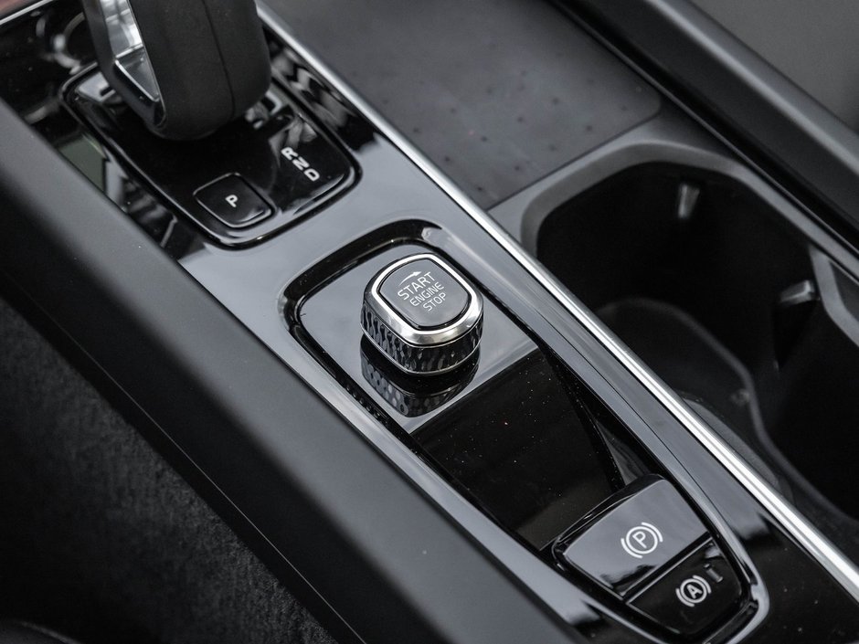 2022 Volvo XC60 Momentum-17