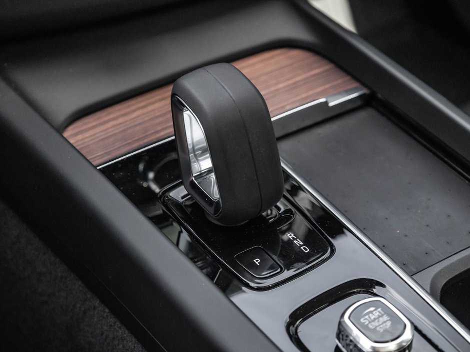 2022 Volvo XC60 Momentum-18