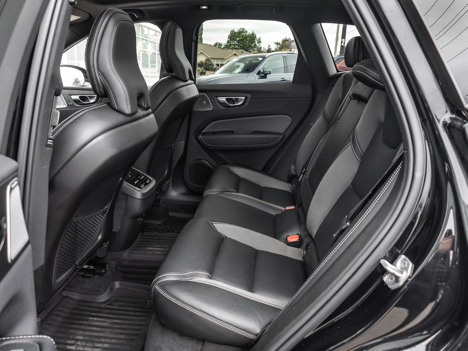 2022 Volvo XC60 R-Design-28