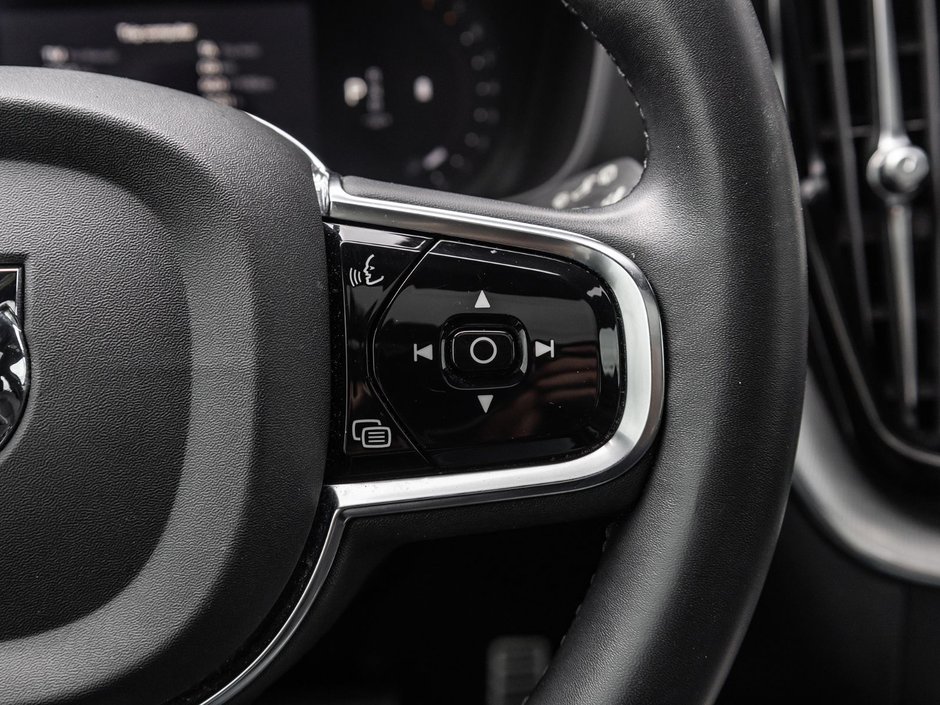 2022 Volvo XC60 R-Design-13