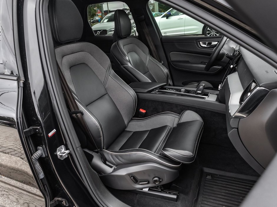 2022 Volvo XC60 R-Design-27