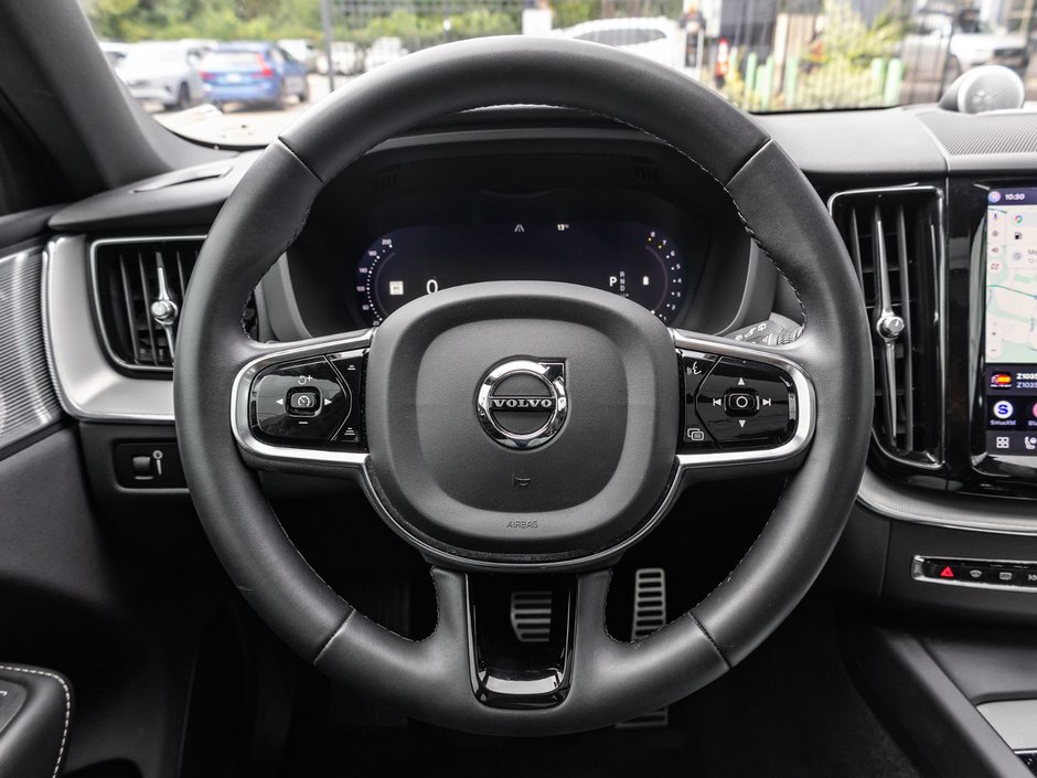2022 Volvo XC60 R-Design-11