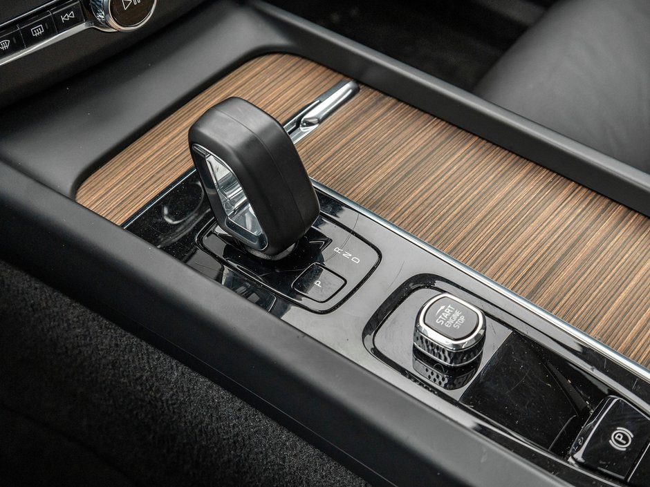 2023 Volvo XC60 Plus Dark Theme-16