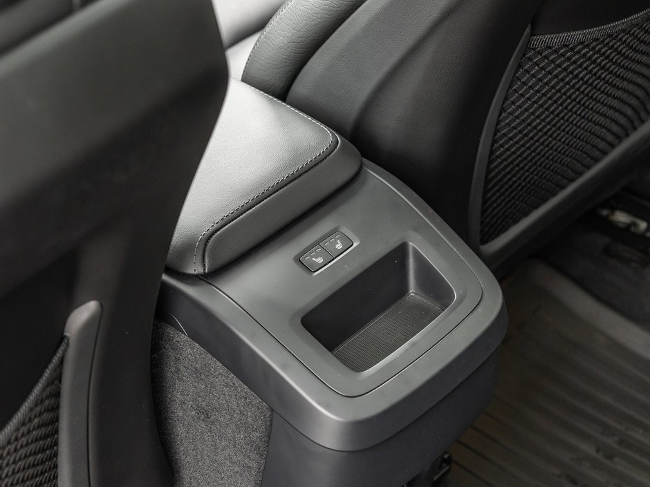 2023 Volvo XC60 Plus Dark Theme-24