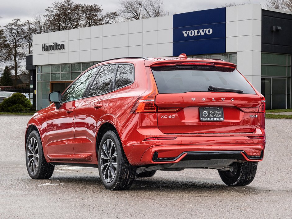 2023 Volvo XC60 Plus Dark Theme-4