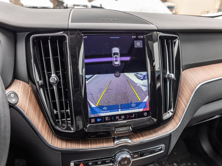 2023 Volvo XC60 Plus Dark Theme-12