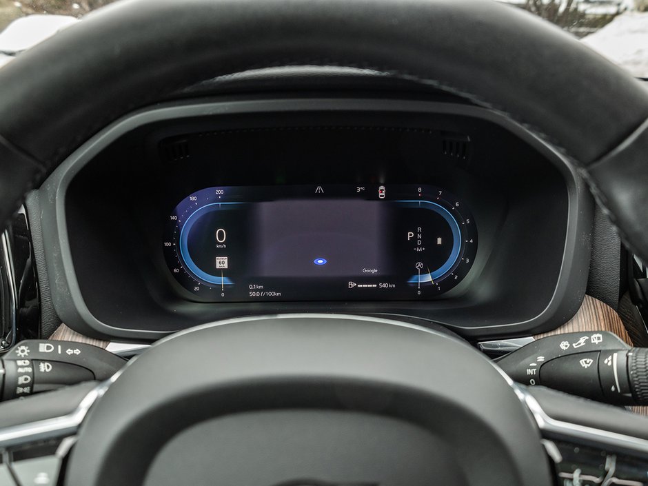 2023 Volvo XC60 Plus Dark Theme-10