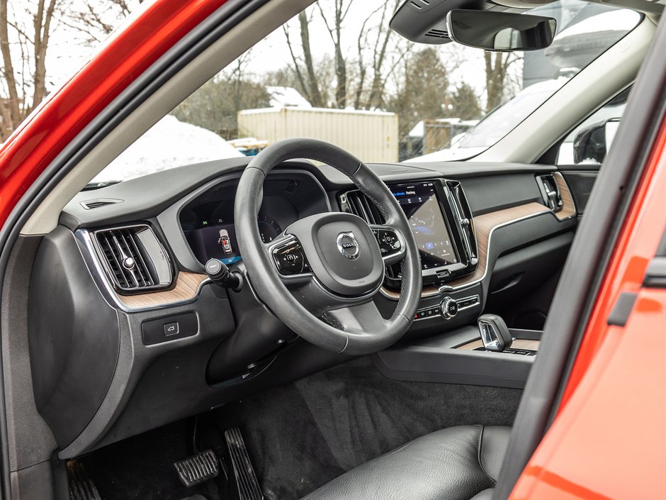 2023 Volvo XC60 Plus Dark Theme-6