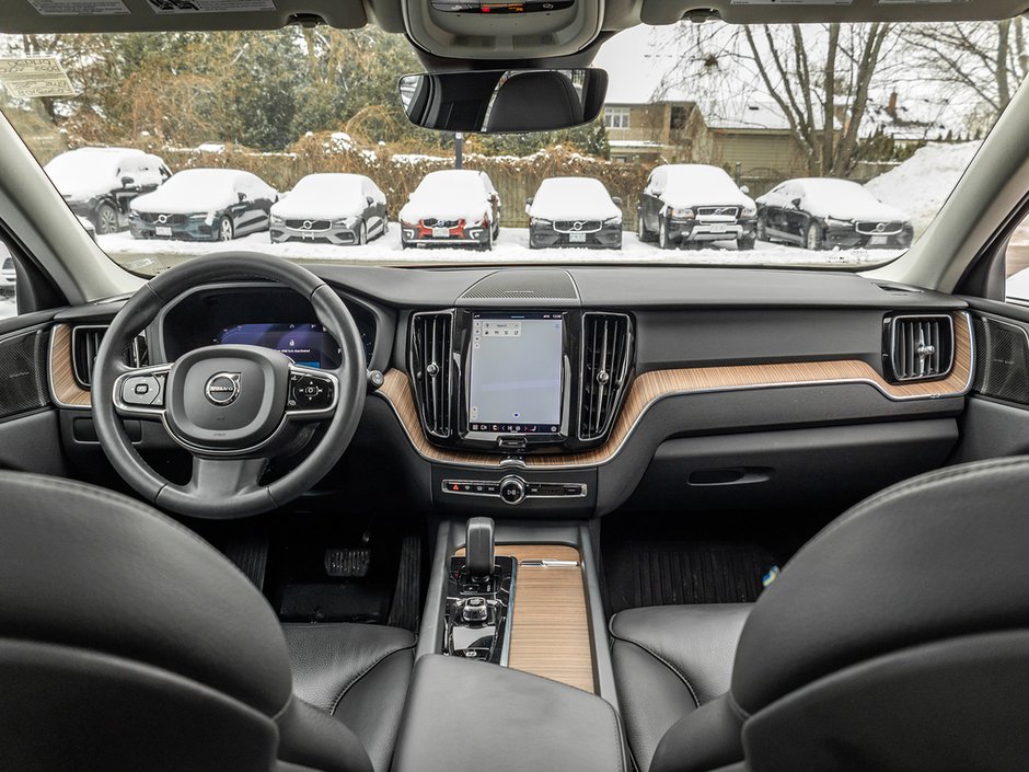2023 Volvo XC60 Plus Dark Theme-25