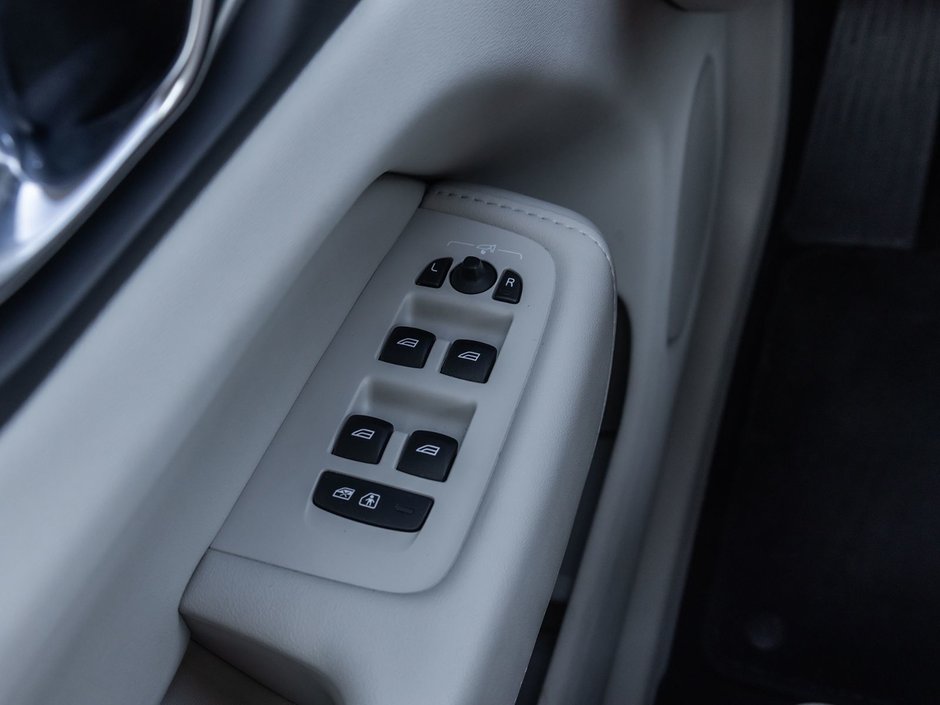2023 Volvo XC60 Ultimate Bright Theme-18
