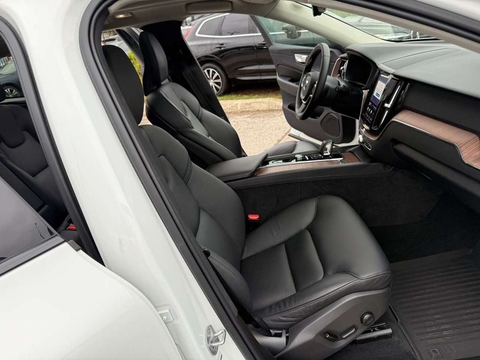 2024 Volvo XC60 Plus Dark Theme-19