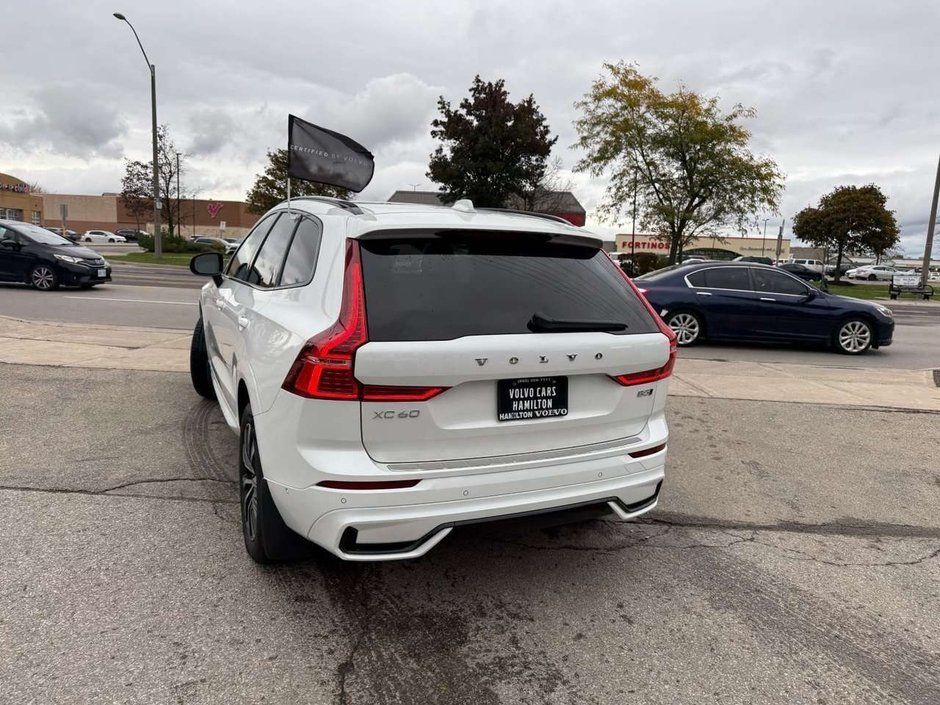 2024 Volvo XC60 Plus Dark Theme-12
