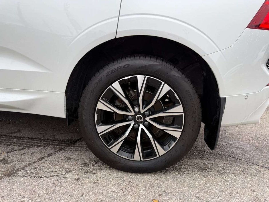 2024 Volvo XC60 Plus Dark Theme-26