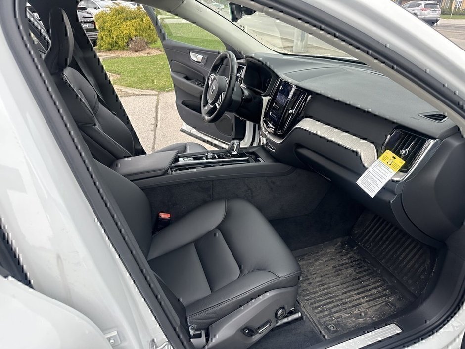 2025 Volvo XC60 Plus Dark Theme-15