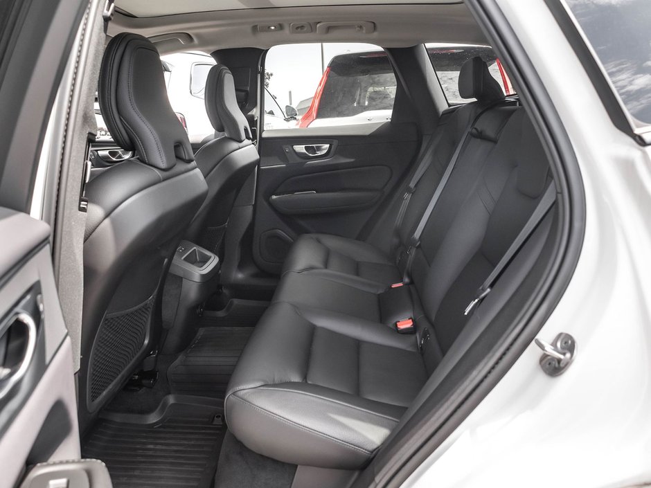 2025 Volvo XC60 Plus Dark Theme-25