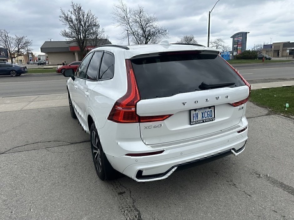 2025 Volvo XC60 Plus Dark Theme-8