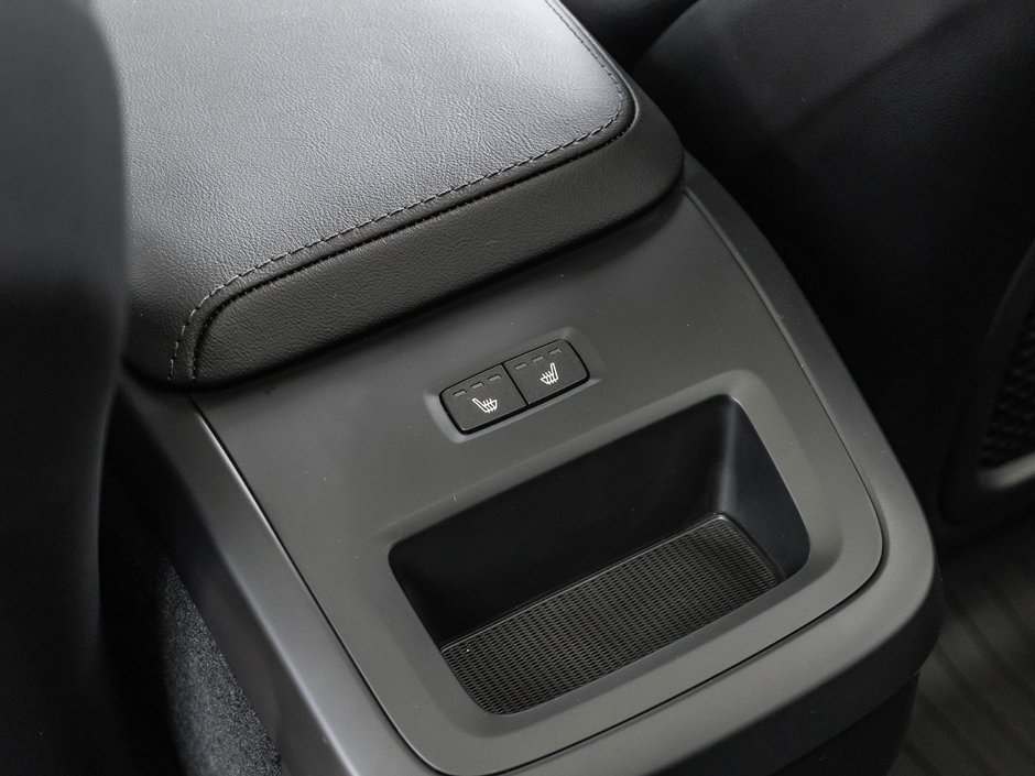 2025 Volvo XC60 Plus Dark Theme-26