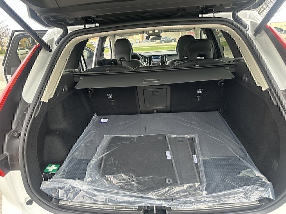 2025 Volvo XC60 Plus Dark Theme-13