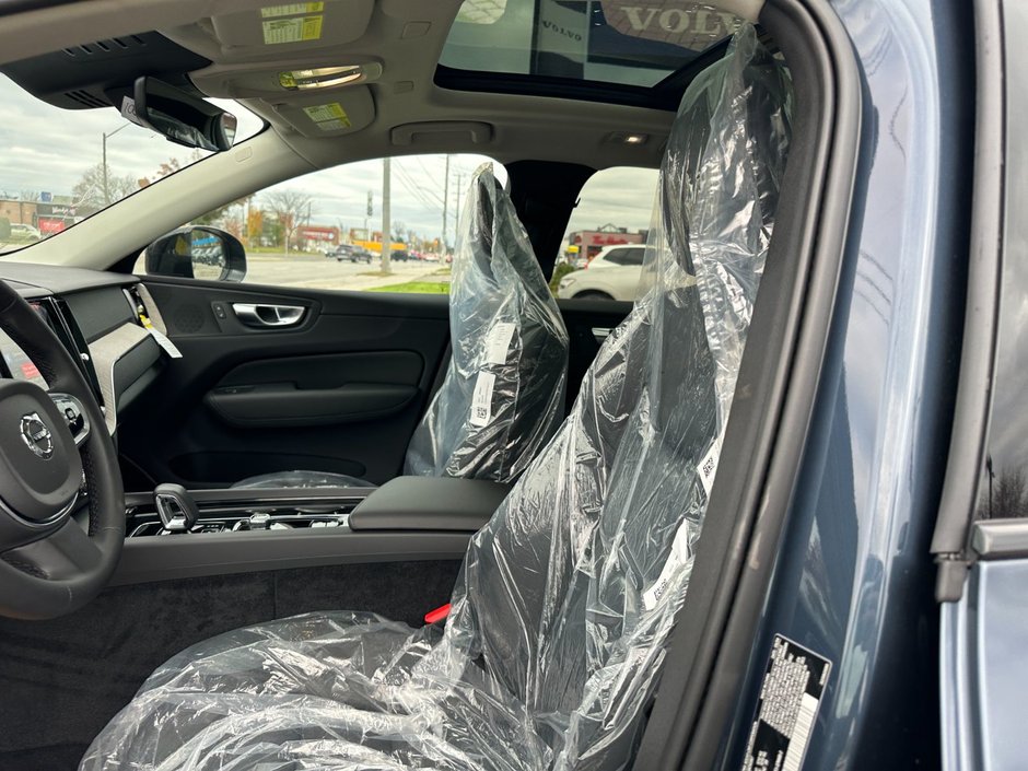 2025 Volvo XC60 Plus Dark Theme-8