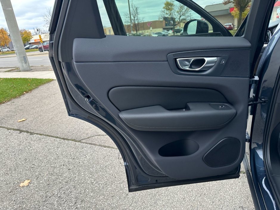 2025 Volvo XC60 Plus Dark Theme-22