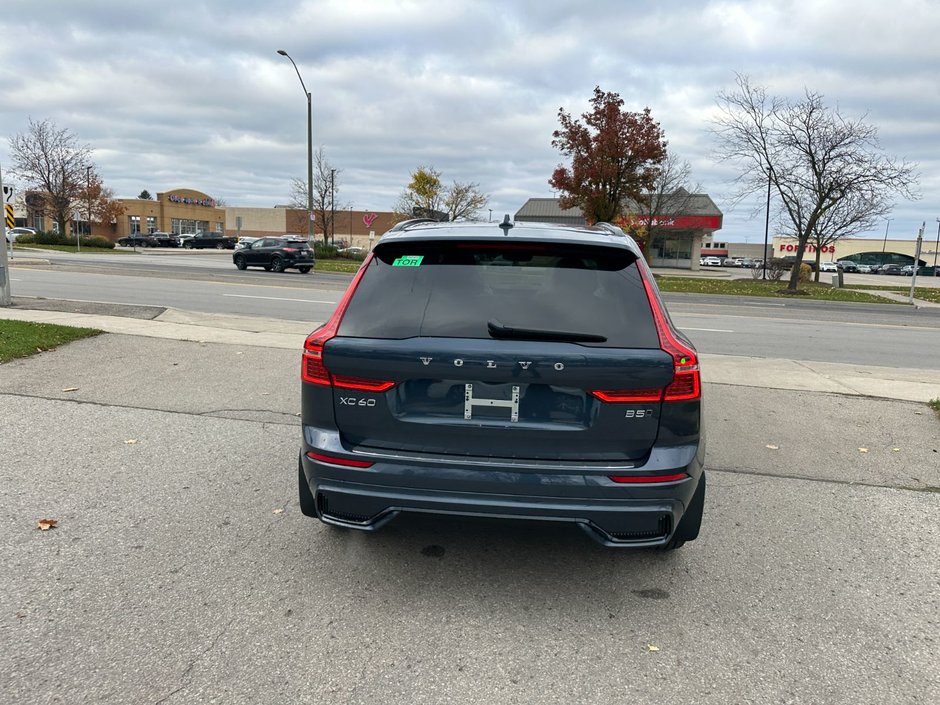 2025 Volvo XC60 Plus Dark Theme-5