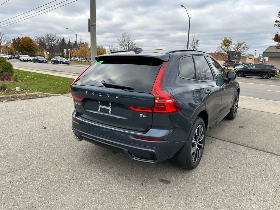 2025 Volvo XC60 Plus Dark Theme-4