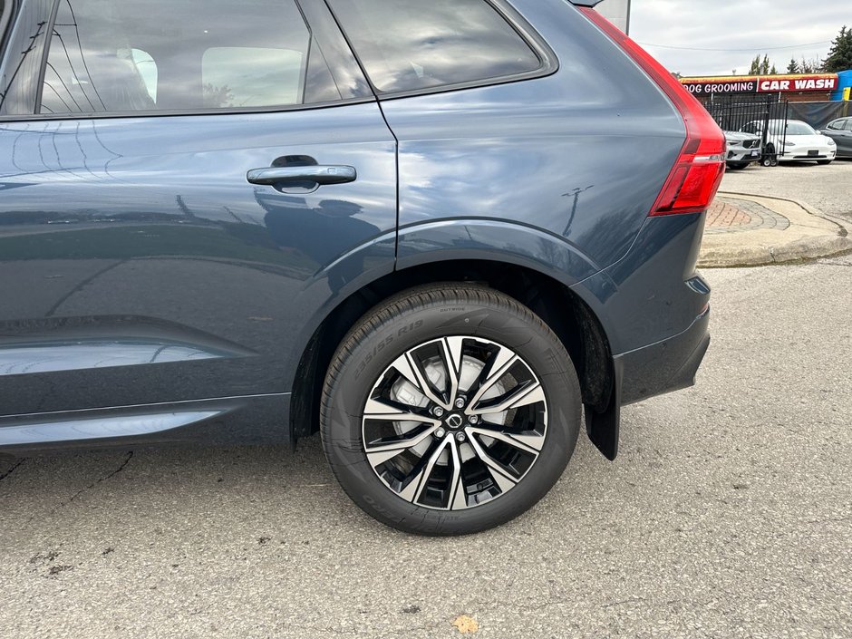 2025 Volvo XC60 Plus Dark Theme-24
