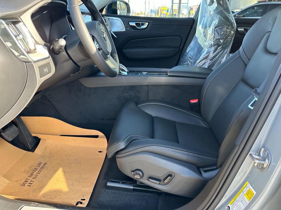 2025 Volvo XC60 Ultra Dark Theme-8