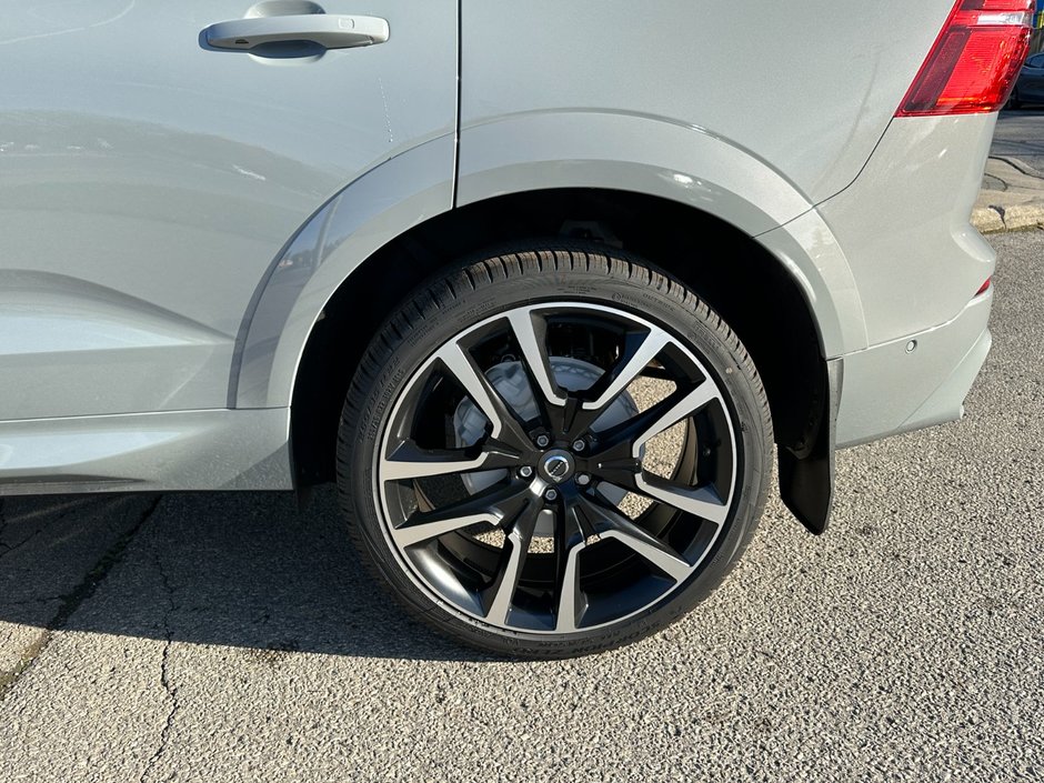 2025 Volvo XC60 Ultra Dark Theme-22