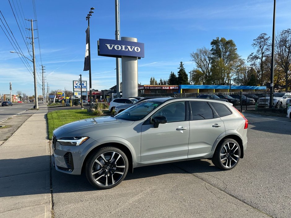 2025 Volvo XC60 Ultra Dark Theme-0