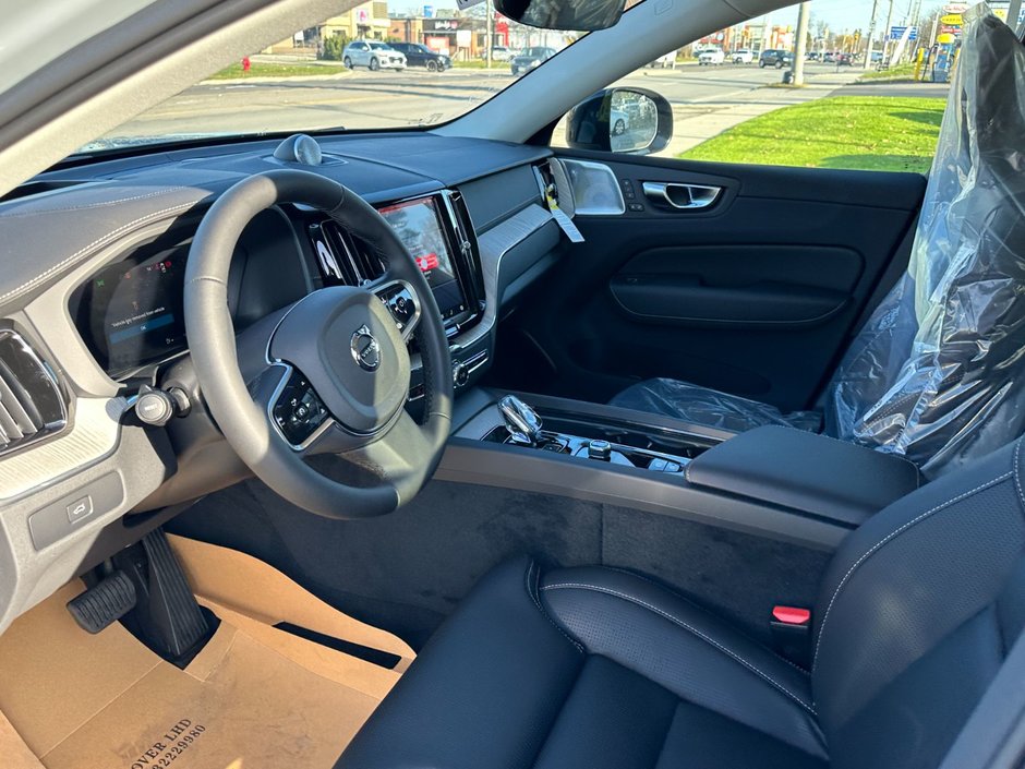 2025 Volvo XC60 Ultra Dark Theme-23