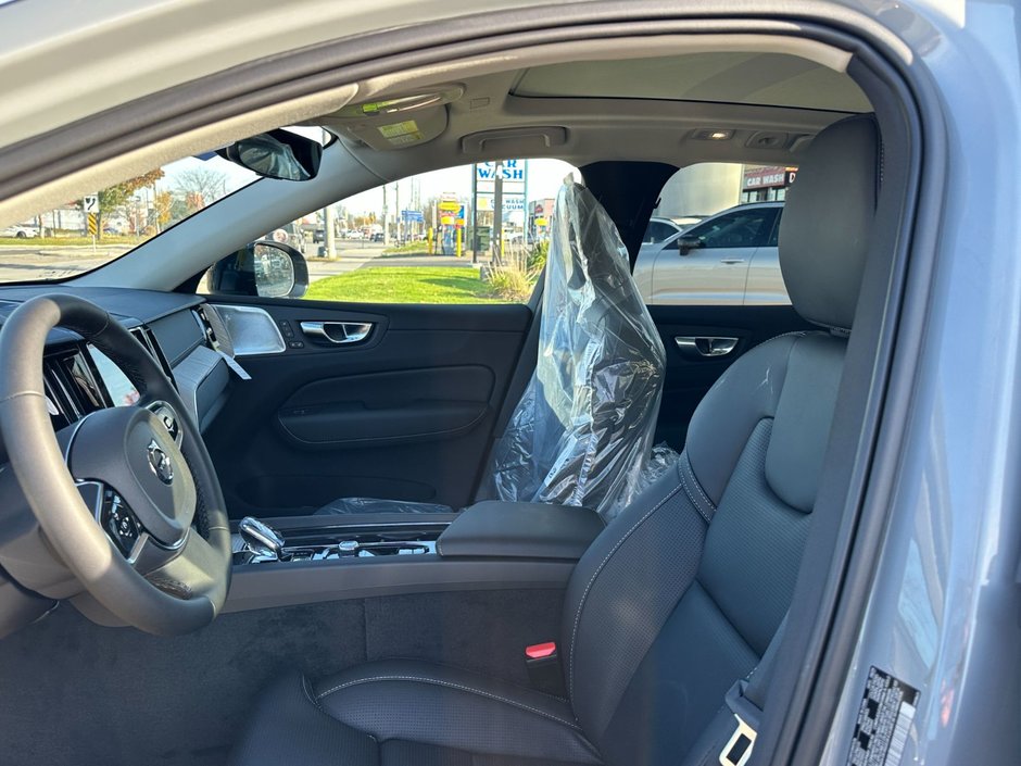 2025 Volvo XC60 Ultra Dark Theme-7
