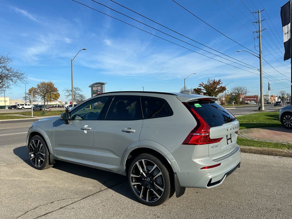 2025 Volvo XC60 Ultra Dark Theme-5