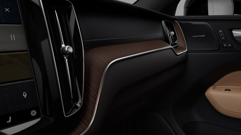 2025 Volvo XC60 Ultra Dark Theme-6