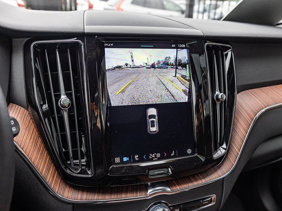 2025 Volvo XC60 Plus Dark Theme-13