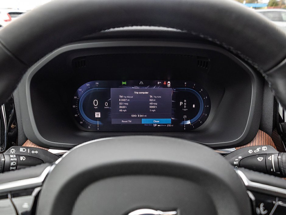 2025 Volvo XC60 Plus Dark Theme-10