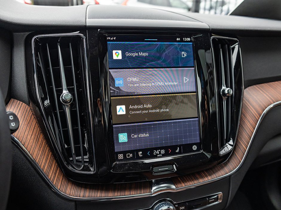 2025 Volvo XC60 Plus Dark Theme-19