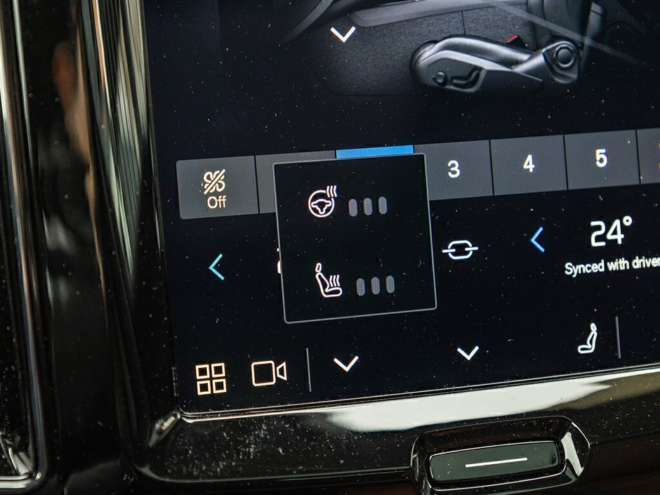 2025 Volvo XC60 Plus Dark Theme-21