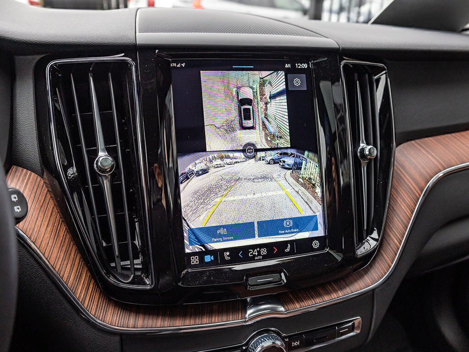 2025 Volvo XC60 Plus Dark Theme-12