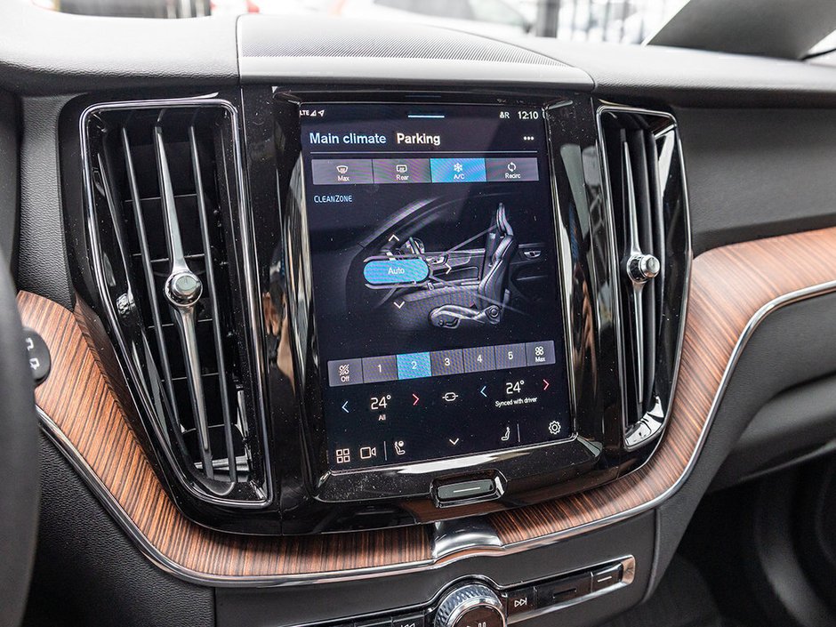 2025 Volvo XC60 Plus Dark Theme-20