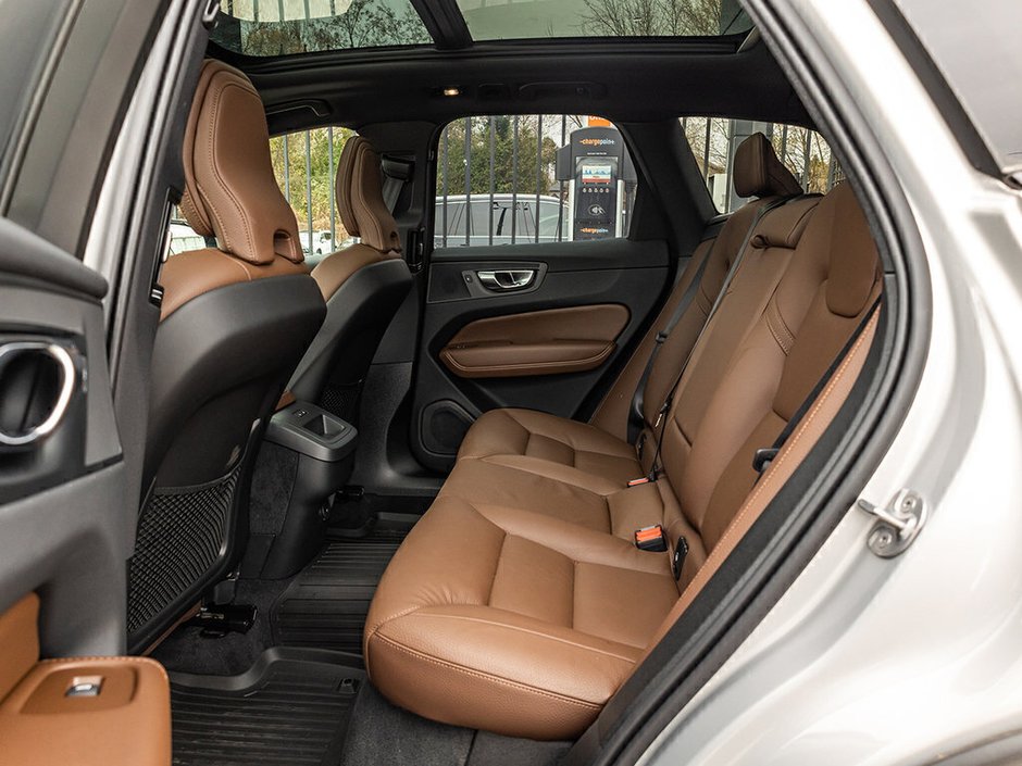 2025 Volvo XC60 Plus Dark Theme-24