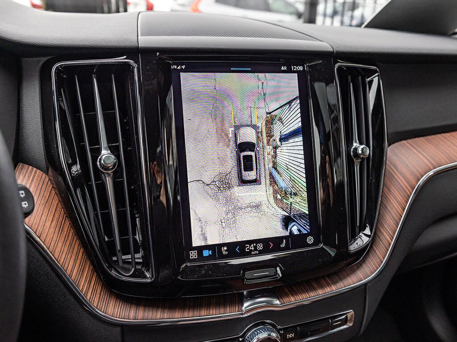 2025 Volvo XC60 Plus Dark Theme-14