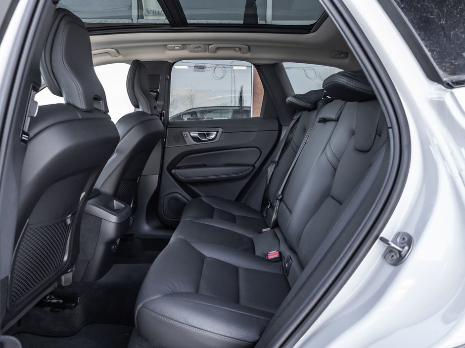 2025 Volvo XC60 Plus Dark Theme-25